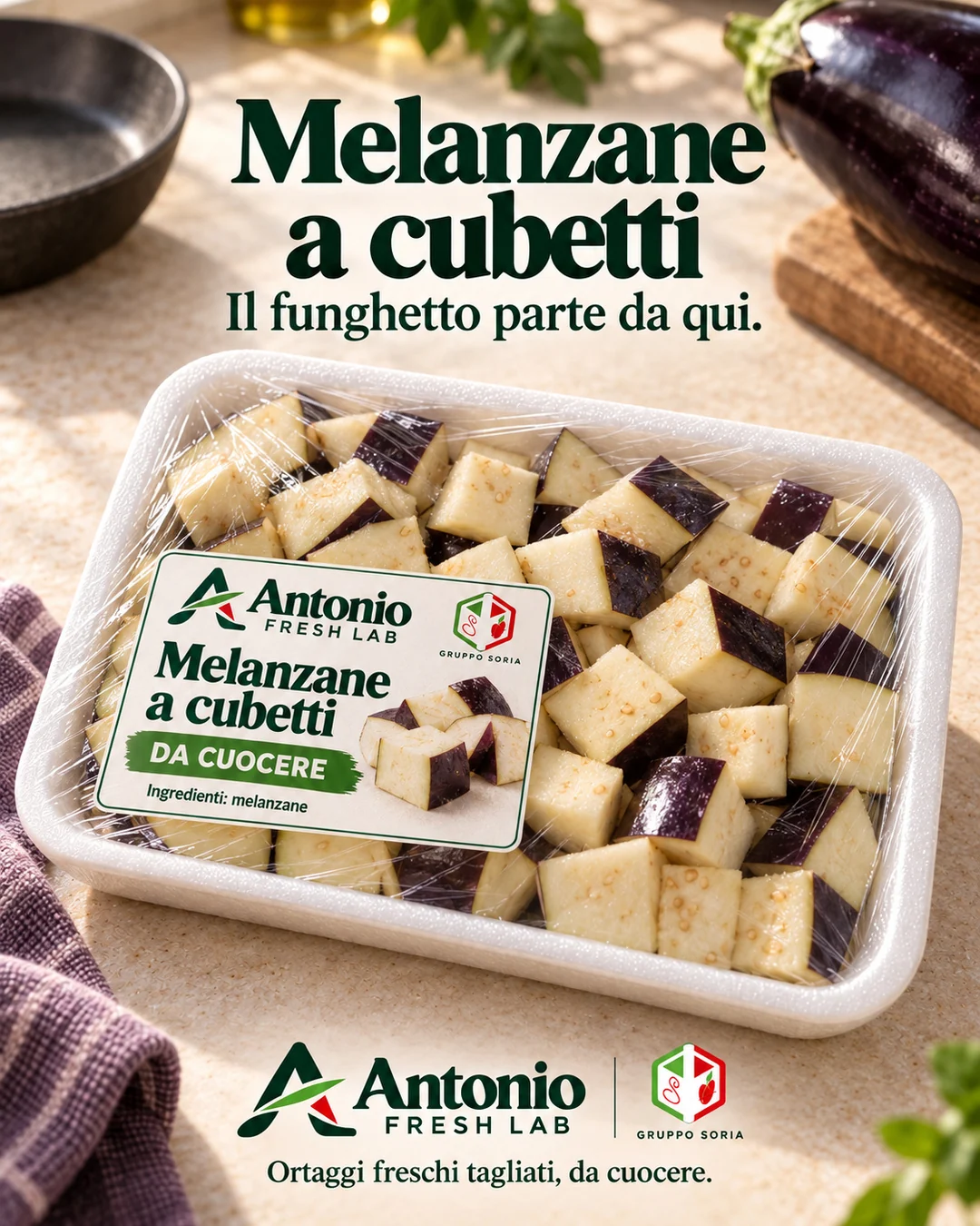 Rappresentazione illustrativa di melanzane a cubetti in vaschetta filmata con etichetta Antonio Fresh Lab.